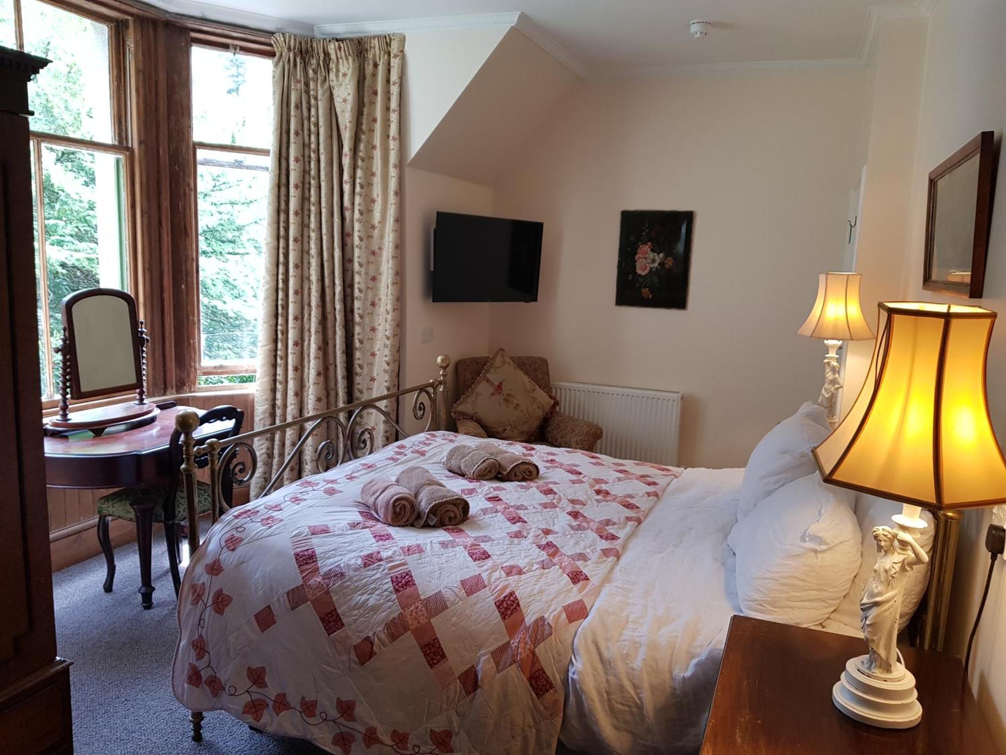 Cambus O' May Traditional Highland Hotel Ballater Room photo