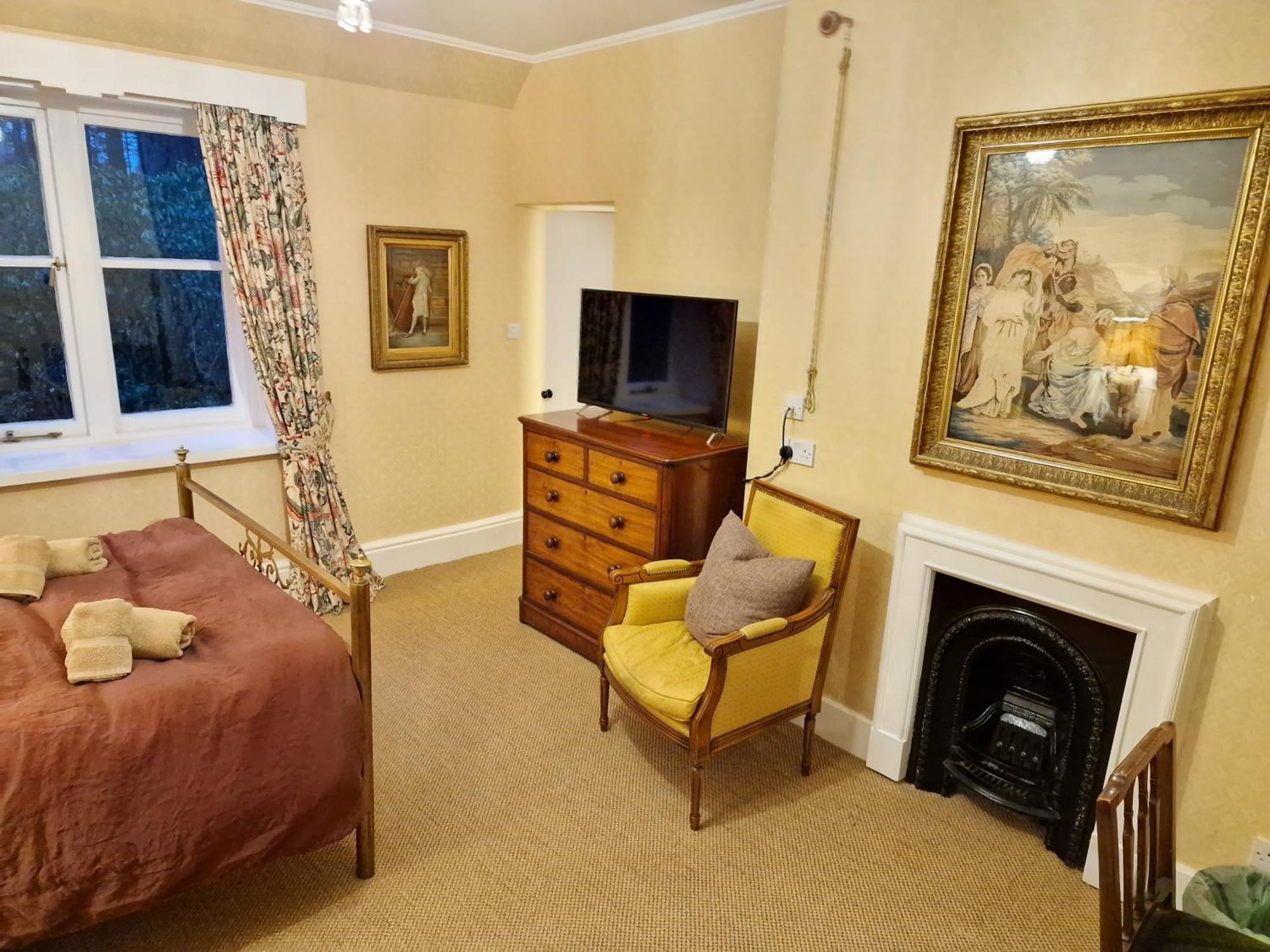 Cambus O' May Traditional Highland Hotel Ballater Room photo