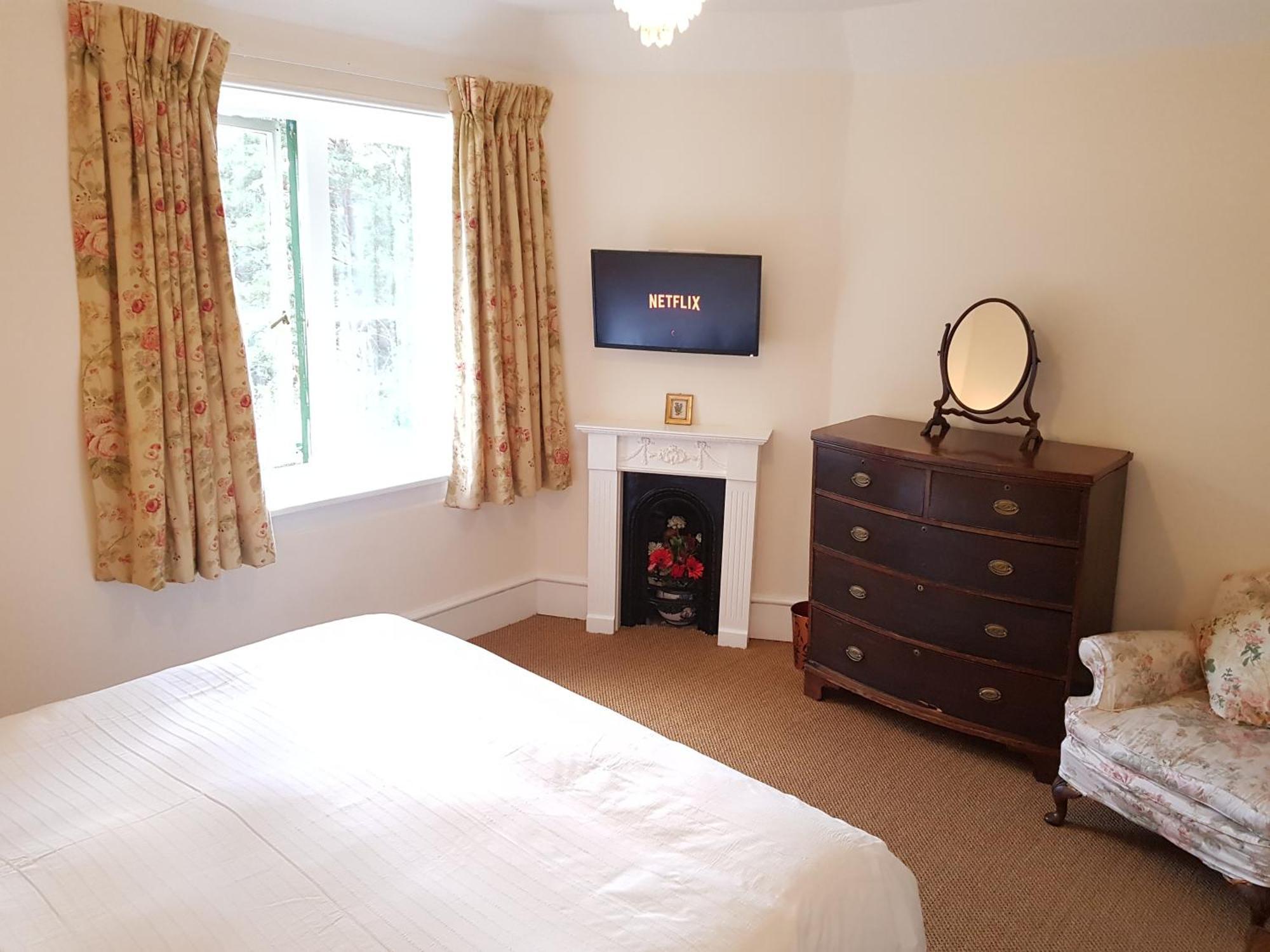 Cambus O' May Traditional Highland Hotel Ballater Room photo