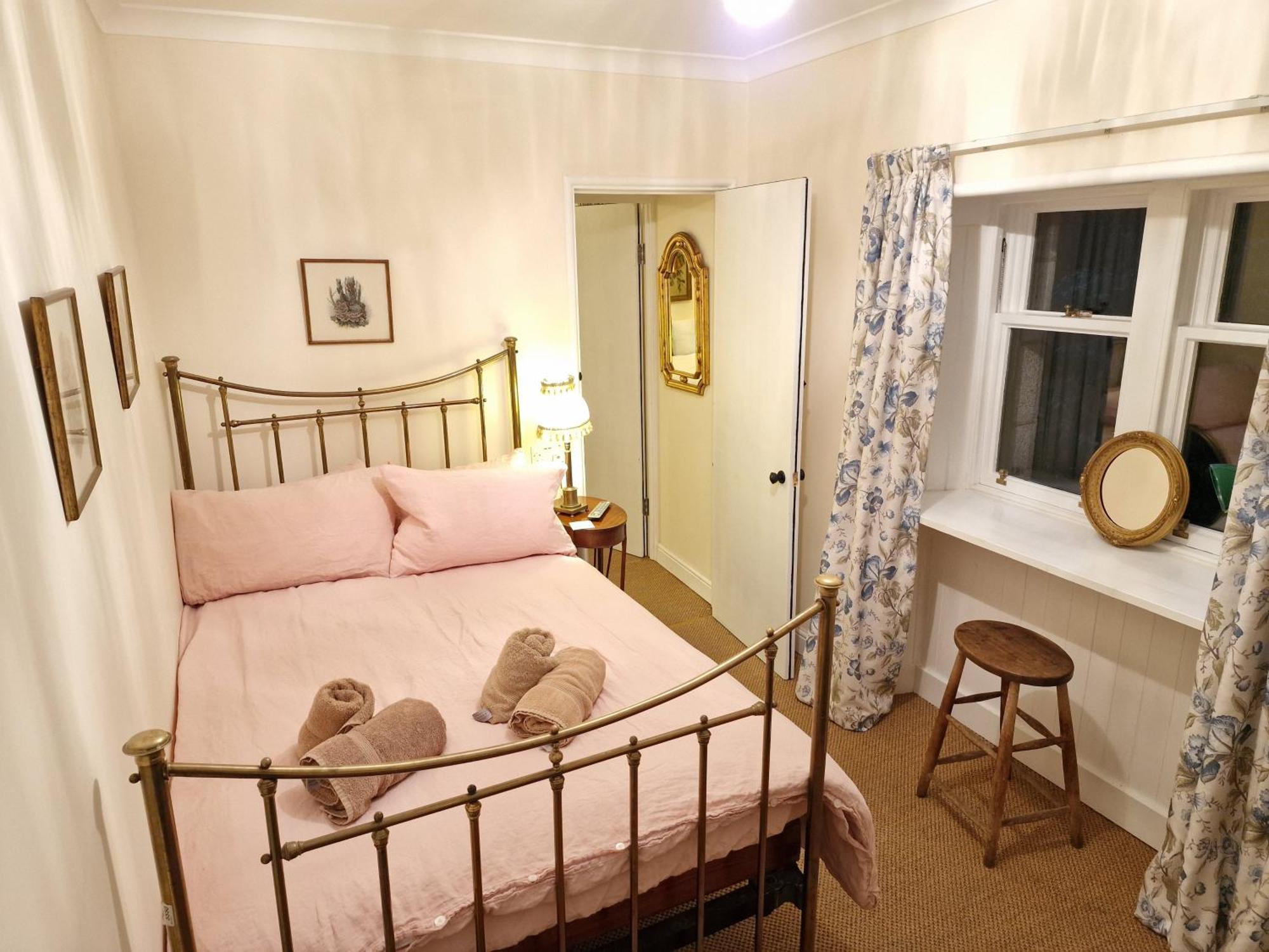 Cambus O' May Traditional Highland Hotel Ballater Room photo