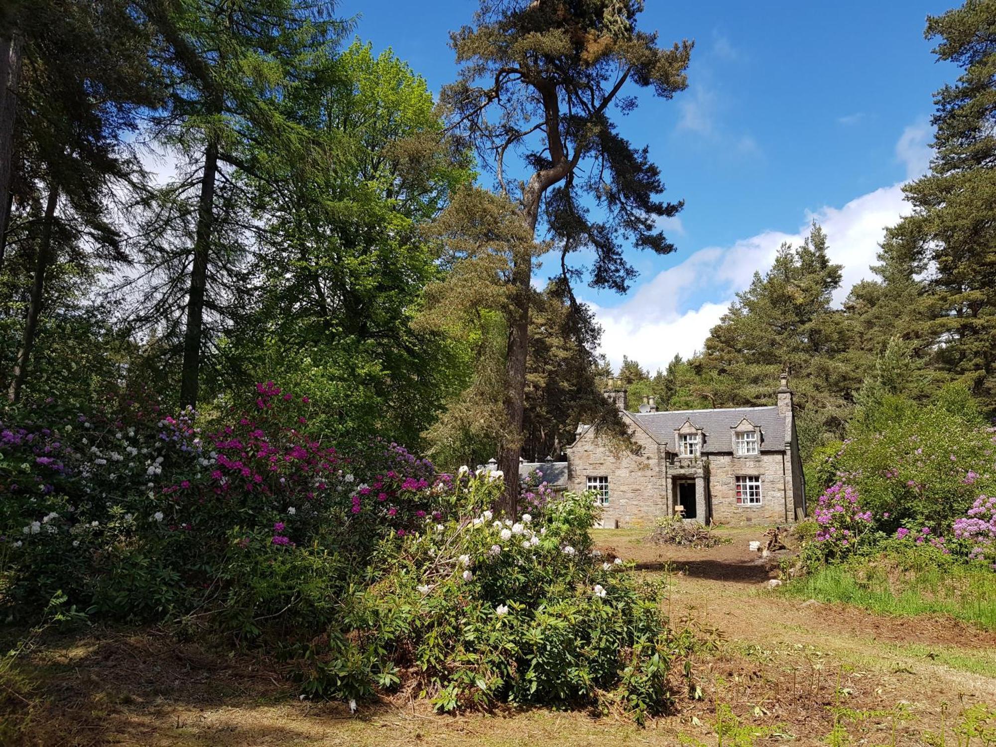 Cambus O' May Traditional Highland Hotel Ballater Exterior photo