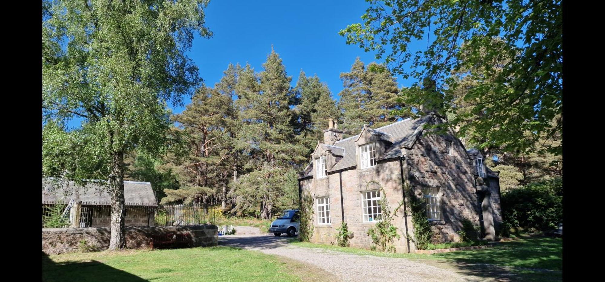 Cambus O' May Traditional Highland Hotel Ballater Room photo